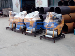福瑞得機(jī)械5臺(tái)壓路機(jī)，一臺(tái)混凝土整平機(jī)及時(shí)發(fā)貨